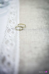 Les alliances pendant un mariage à Lourdes